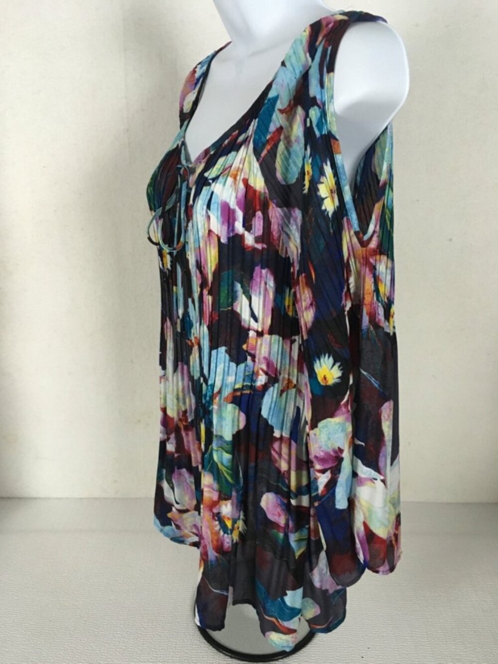 Spence Top Size L Black w Blue Pink Yellow Red Flowers Scoop Neck Cold Shoulders - Picture 4 of 13